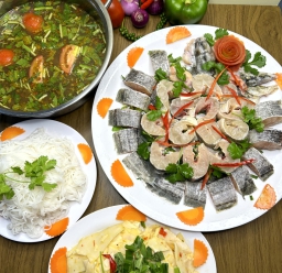 CHẠCH LẤU NẤU MĂNG CHUA