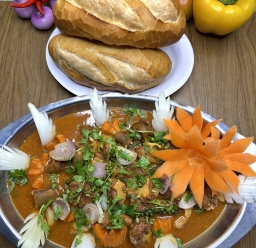 ĐUÔI BÒ SỐT TIÊU + BÁNH MÌ