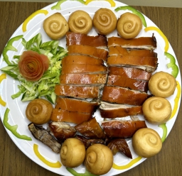 HEO SỮA QUAY BÁNH BAO