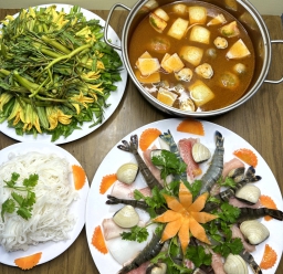 LẨU HẢI SẢN  CHUA CAY